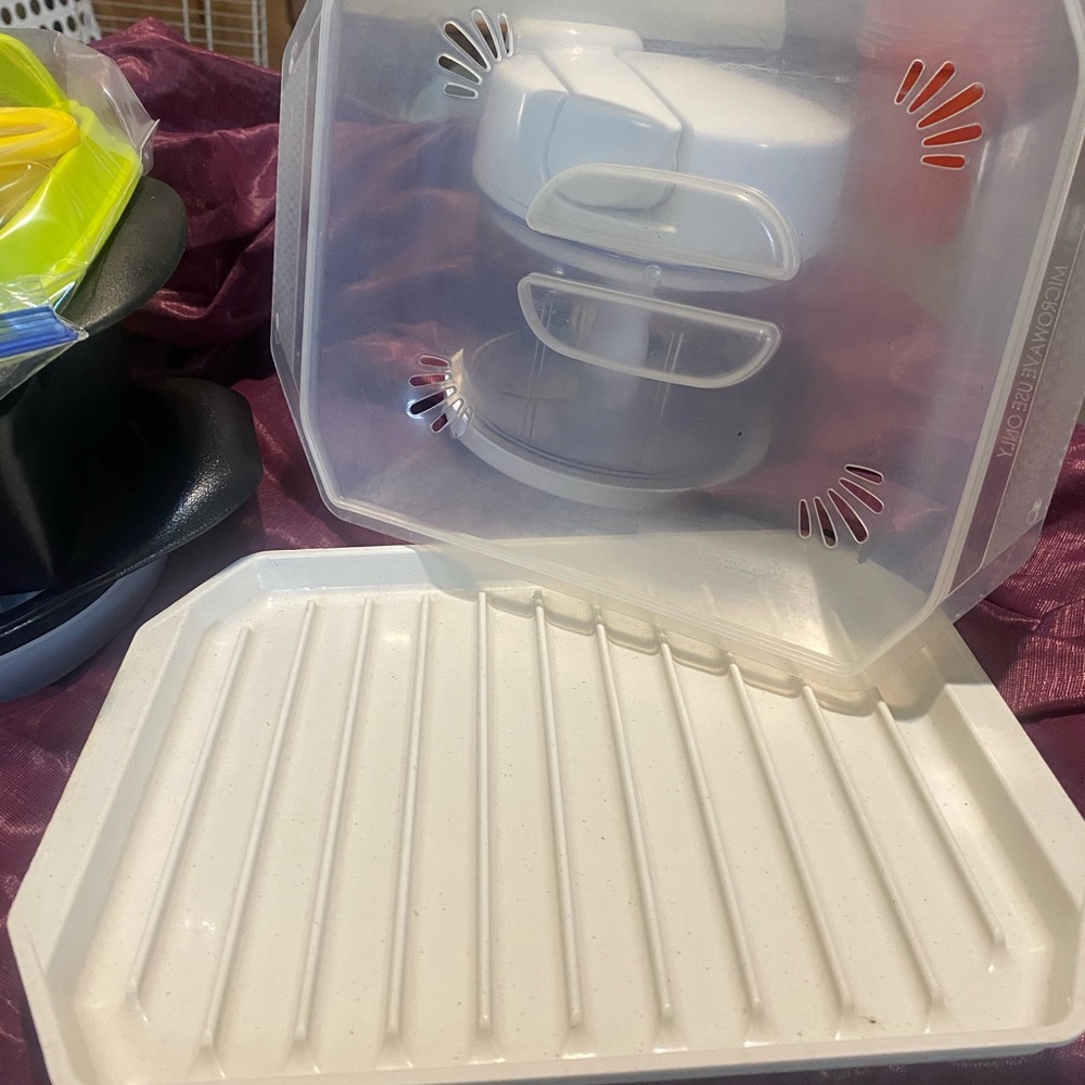 Nordic Ware White Microwave Bacon Tray w/ lid